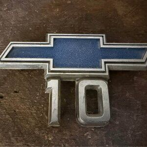 Vintage CHEVY Truck Fender Emblem - C10 - Chevrolet 1967 1968